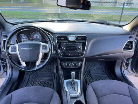 2013 Chrysler 200 Touring