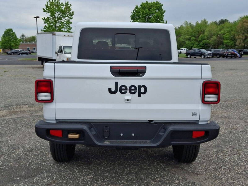 2026 Jeep Gladiator Sport
