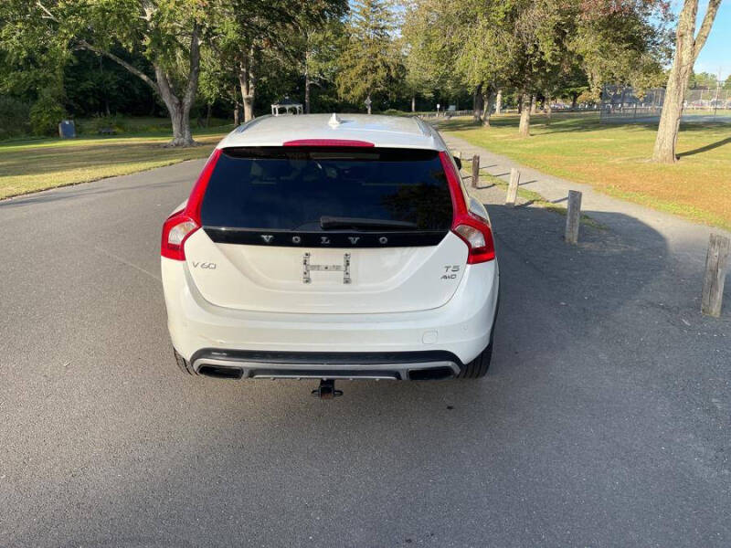 2015 Volvo V60 Cross Country T5