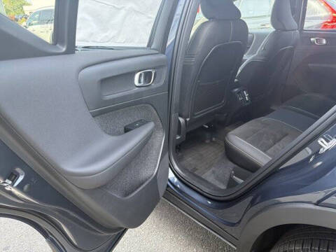 2026 Volvo XC40 B5 Ultra Black Edition