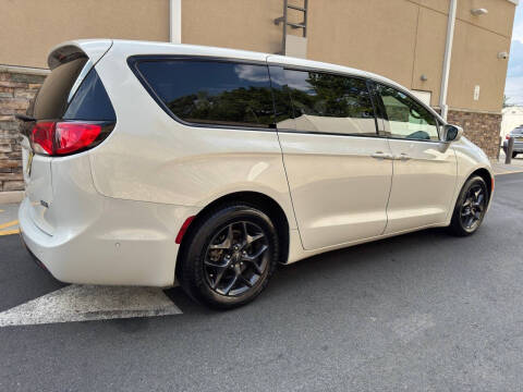 2020 Chrysler Pacifica Touring