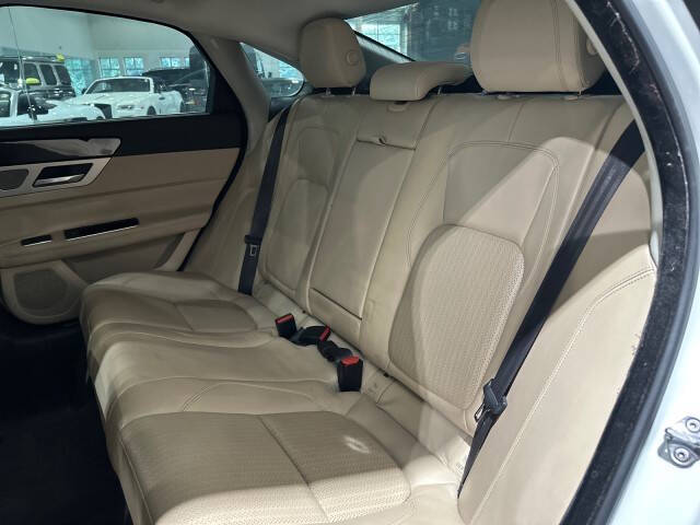 2017 Jaguar XF 35t Prestige