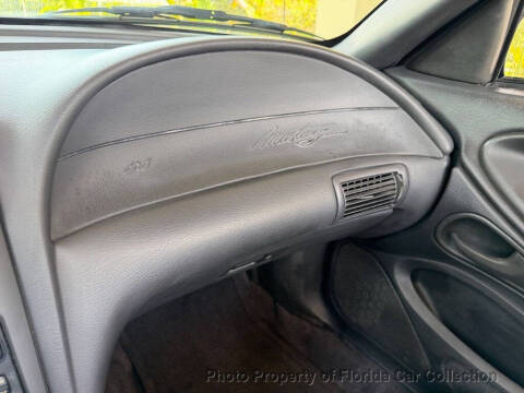 2002 Ford Mustang Deluxe