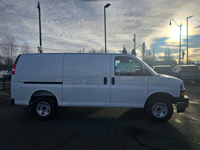 2025 Chevrolet Express 2500