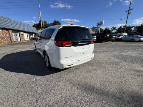 2022 Chrysler Voyager LX
