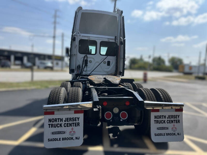2014 Freightliner CASCADIA TANDEM AXLE DAY CAB