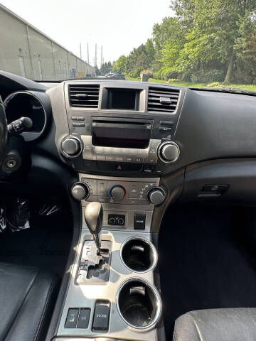 2011 Toyota Highlander SE