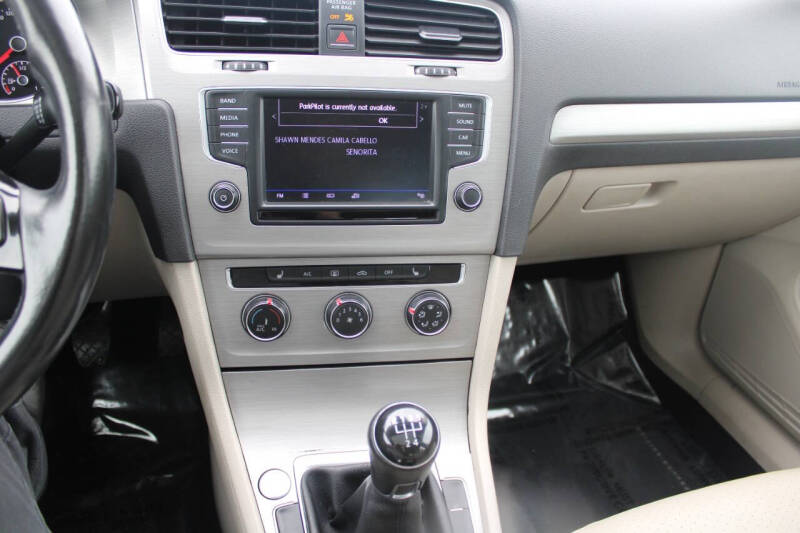2017 Volkswagen Golf TSI S