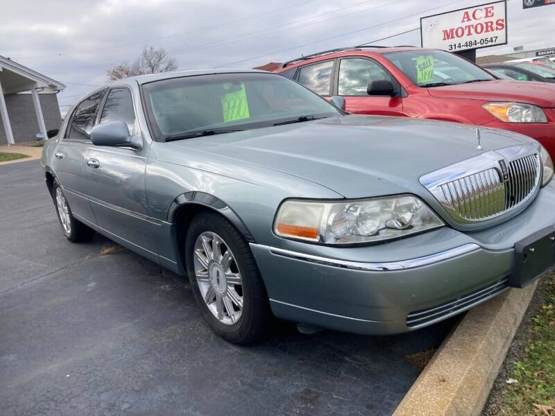 2006 Lincoln Town Car for sale at Ace Motors in Saint Charles MO