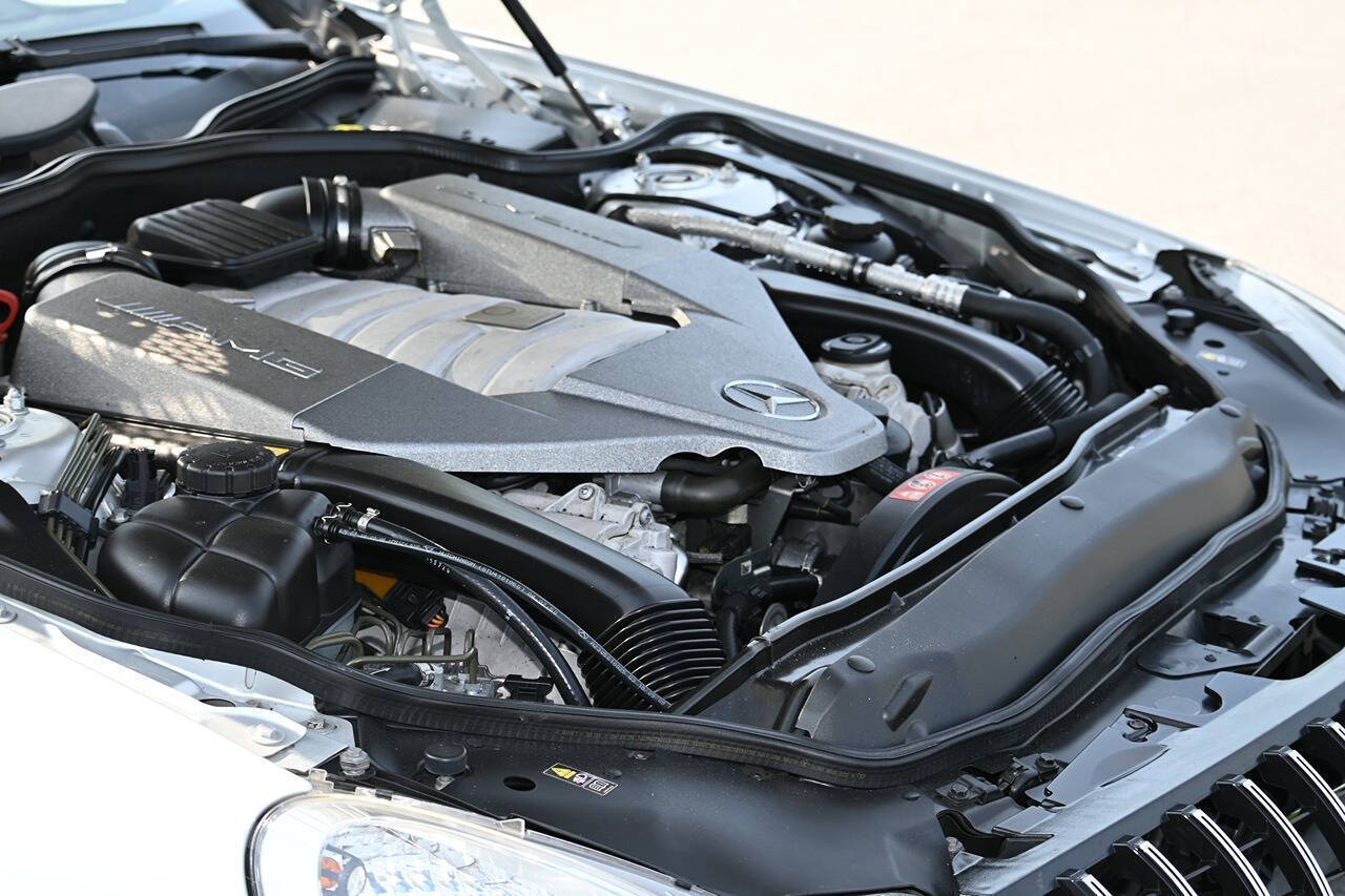 2011 Mercedes-Benz SL-Class 32