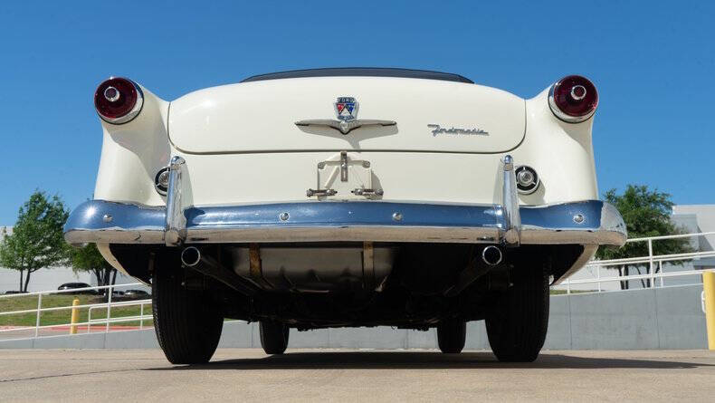 1953 Ford Crestline