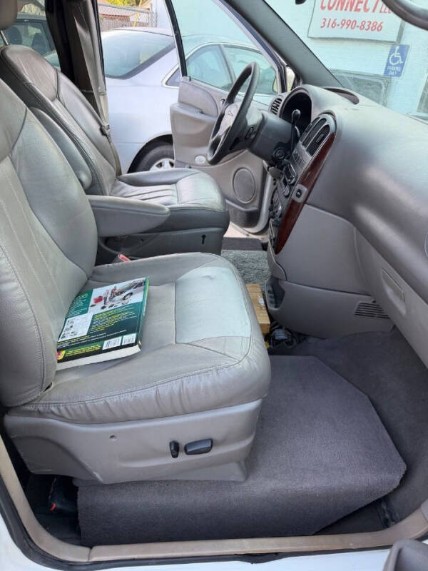 2003 Chrysler Town & Country LXI - Photo 23