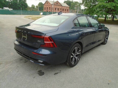 2024 Volvo S60 B5 Plus Dark Theme