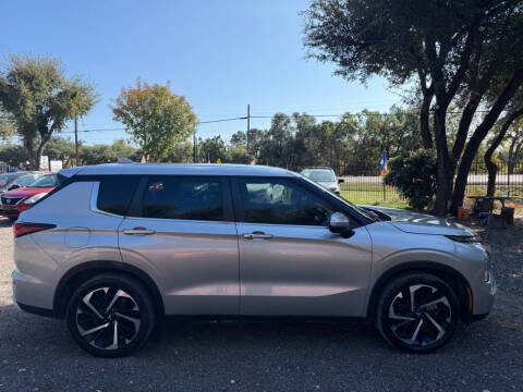 2023 Mitsubishi Outlander SE