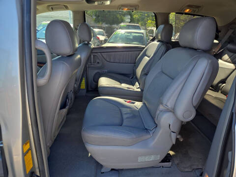 2004 Toyota Sienna XLE 7 Passenger