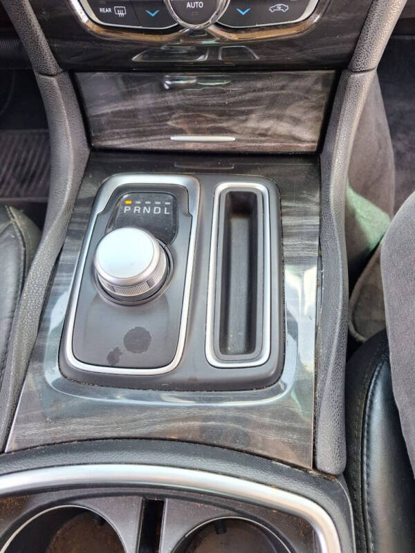 2015 Chrysler 300 Limited