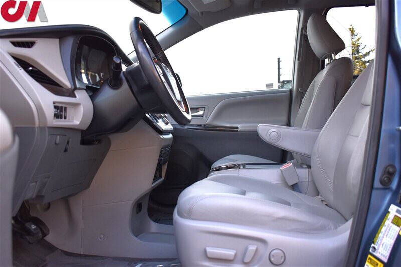 2017 Toyota Sienna XLE Premium 7-Passenger