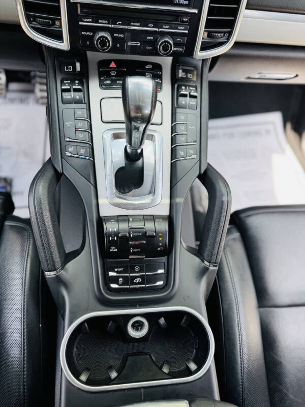 2014 Porsche Cayenne GTS