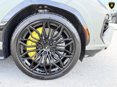 2025 Lamborghini Urus SE