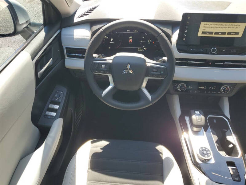 2025 Mitsubishi Outlander SE