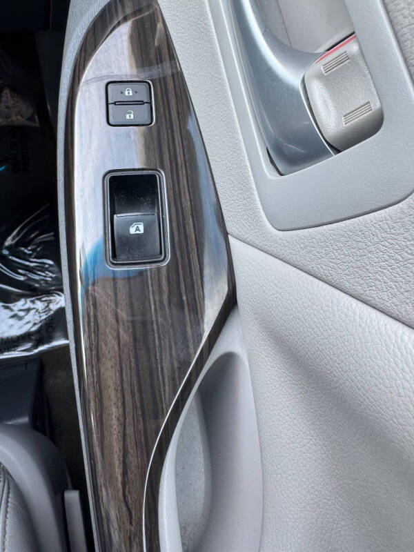 2015 Toyota Sienna XLE 7-Passenger Auto Access Seat