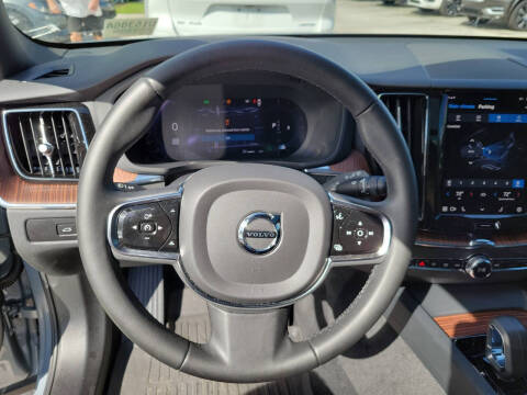 2024 Volvo XC60 B5 Plus Dark Theme