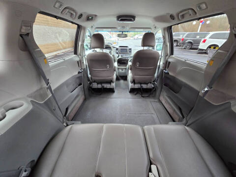 2013 Toyota Sienna LE Mobility 7-Passenger