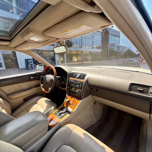 1999 Lexus LS 400