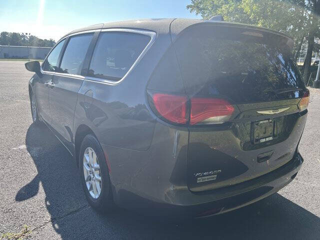 2022 Chrysler Voyager LX