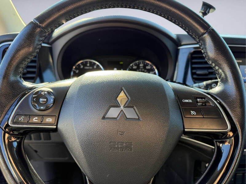 2020 Mitsubishi Outlander SE