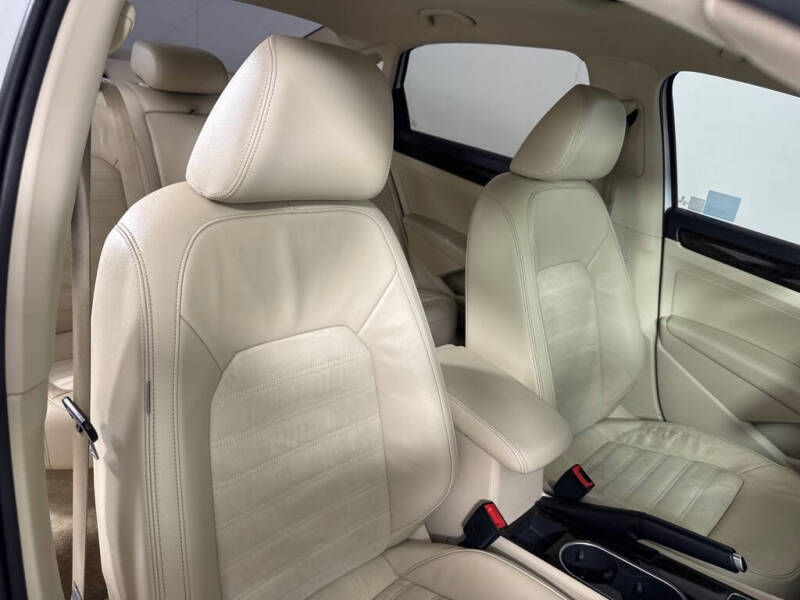 2015 Volkswagen Passat 1.8T SEL Premium