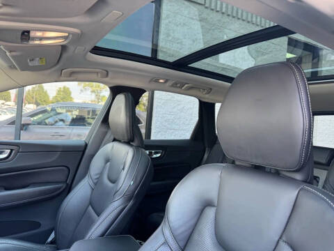 2023 Volvo XC60 B5 Ultimate Bright Theme