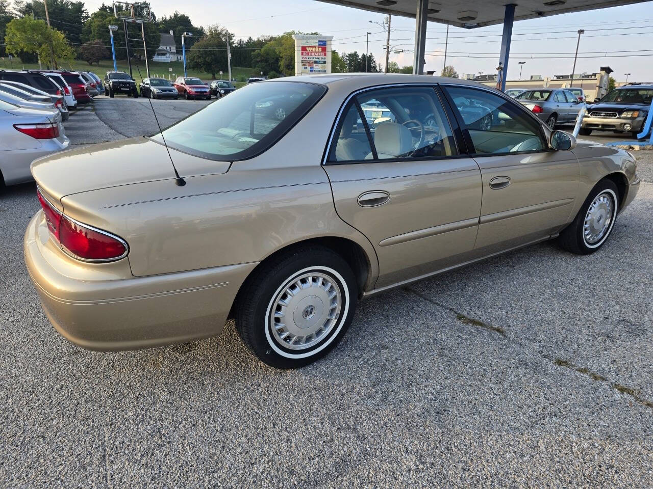 2005 Buick Century for sale at QUEENSGATE AUTO SALES in York, PA