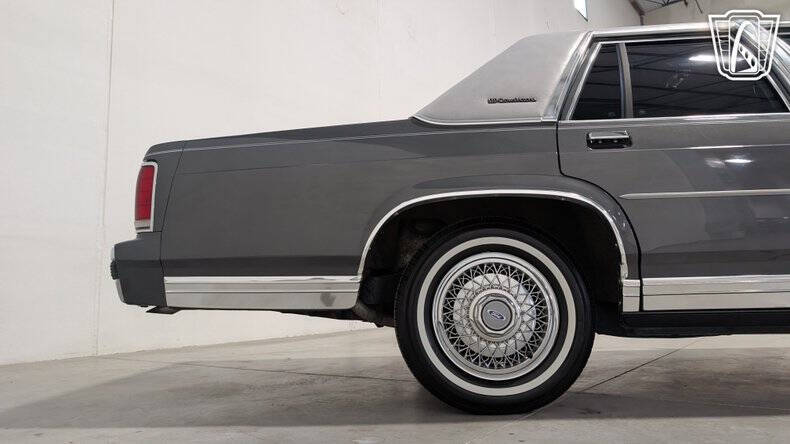 1988 Ford Crown Victoria