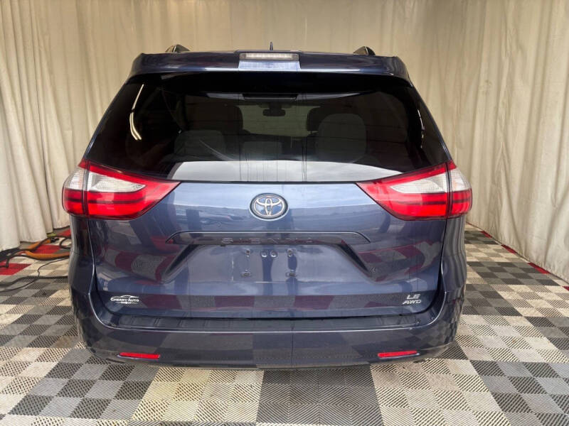 2018 Toyota Sienna LE 7-Passenger