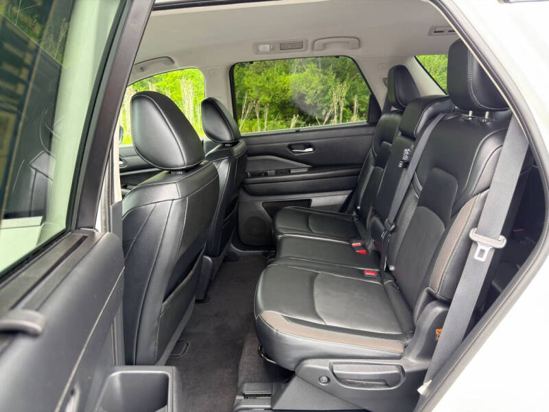 2022 Nissan Pathfinder SL