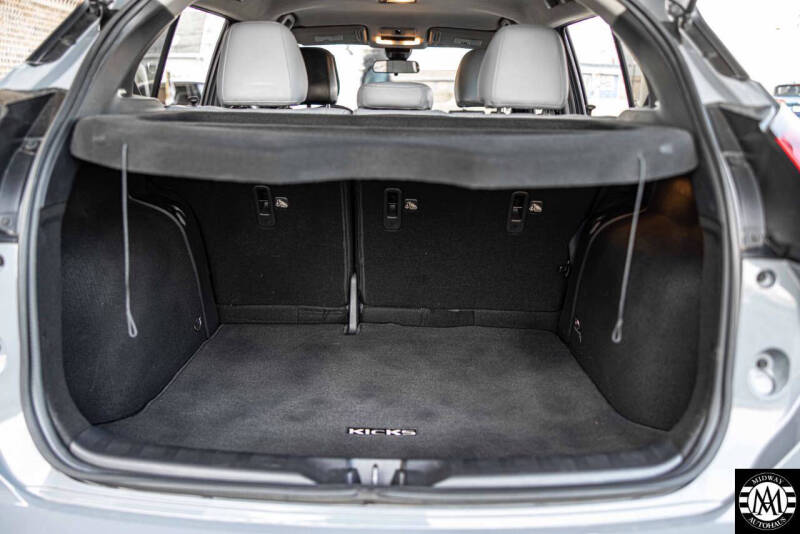 2021 Nissan Kicks SR