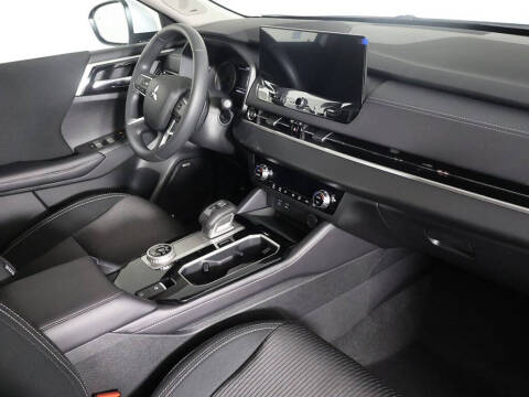 2026 Mitsubishi Outlander ES