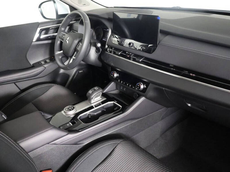 2026 Mitsubishi Outlander ES