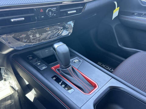 2025 Nissan Kicks SR