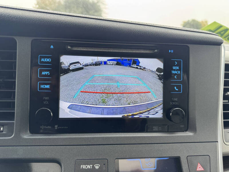 2015 Toyota Sienna XLE Premium 8-Passenger