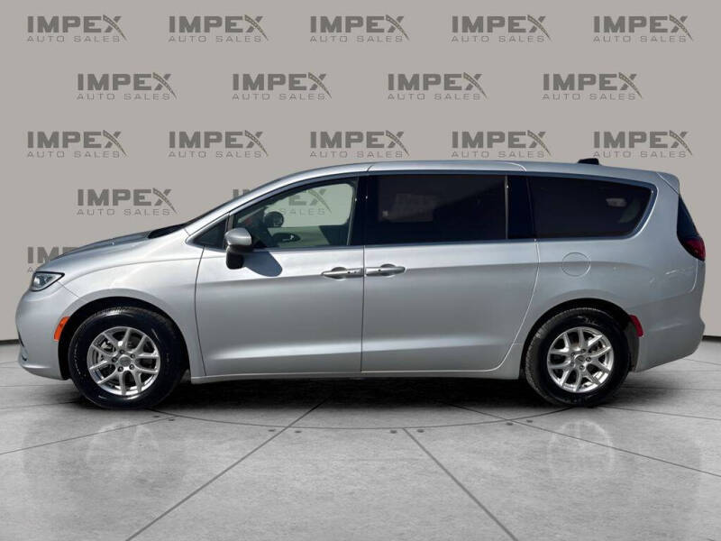 2023 Chrysler Pacifica Touring L