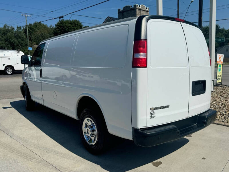 2018 Chevrolet Express Cargo Work Van photo 4