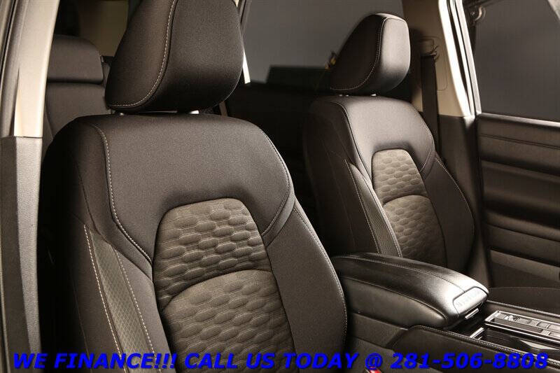 2023 Nissan Pathfinder SV