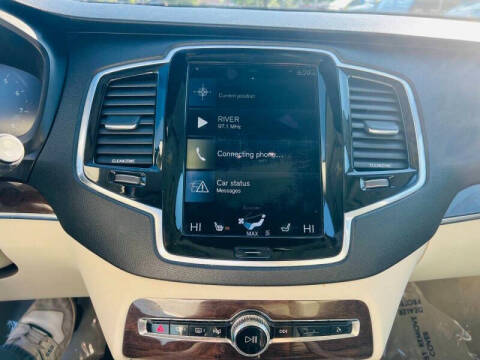 2016 Volvo XC90 T6 Momentum