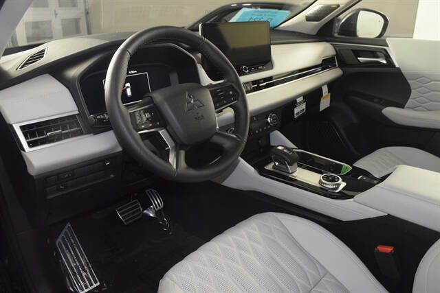 2025 Mitsubishi Outlander SEL Platinum Edition