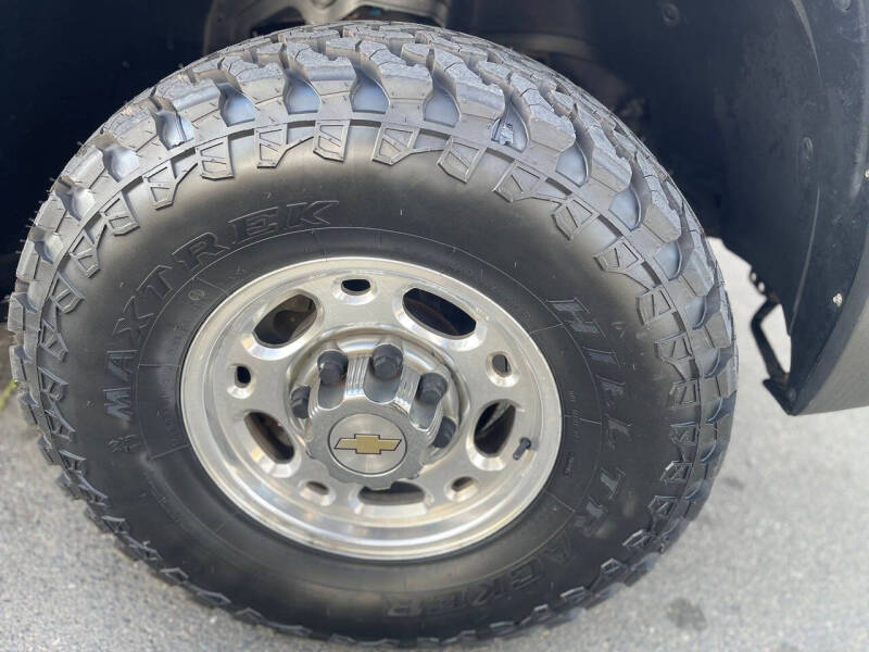 2005 Chevrolet Avalanche 2500 LS