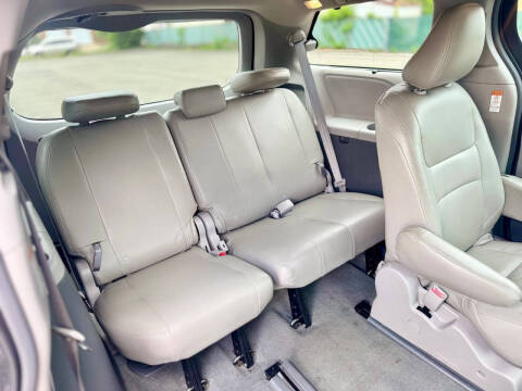 2015 Toyota Sienna LE 7-Passenger