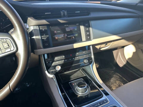 2017 Jaguar XF 35t Premium