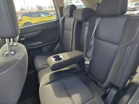 2020 Mitsubishi Outlander ES